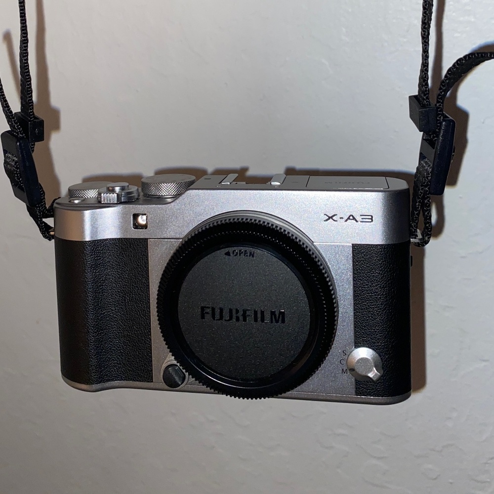 Fujifilm XA3 Mirrorless *lens not included